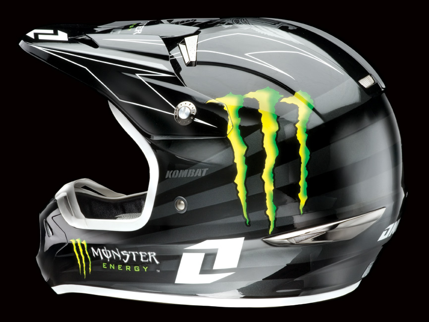  prsente la nouvelle version de son casque Kombat Monster Energy